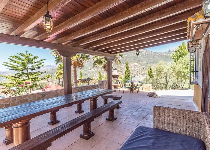 Pet Friendly In Nyaraló Periana